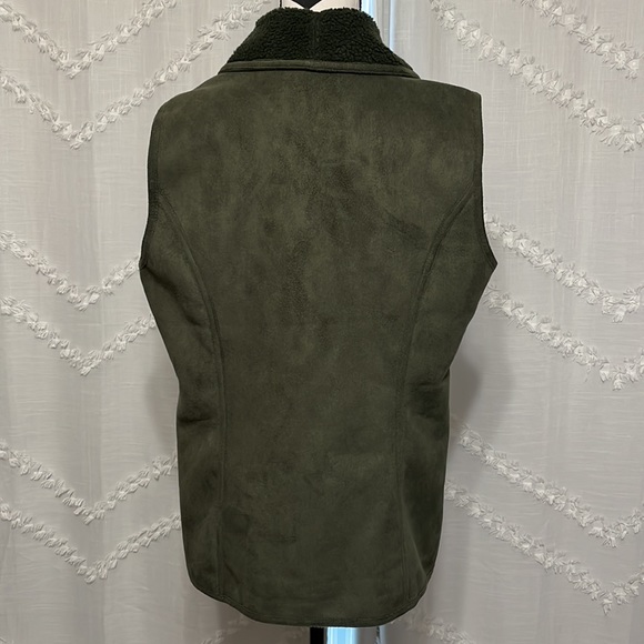Denim & Co. Hunter Green Faux Shearling Button Front Vest Size Medium - Picture 6 of 13